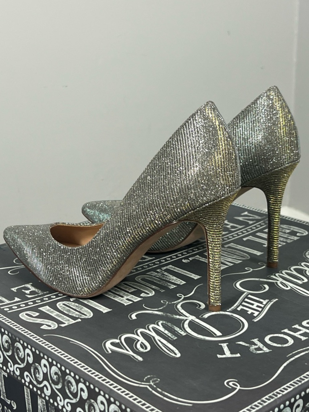 VERONICA BEARD 🆕 Silver Gold Heels Sz6.5m